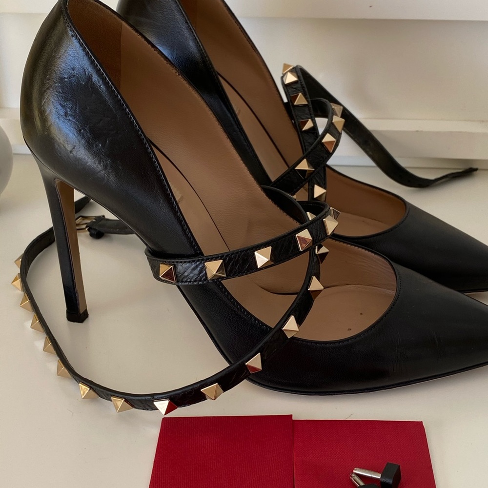 Shoes - Picture 3 of 6